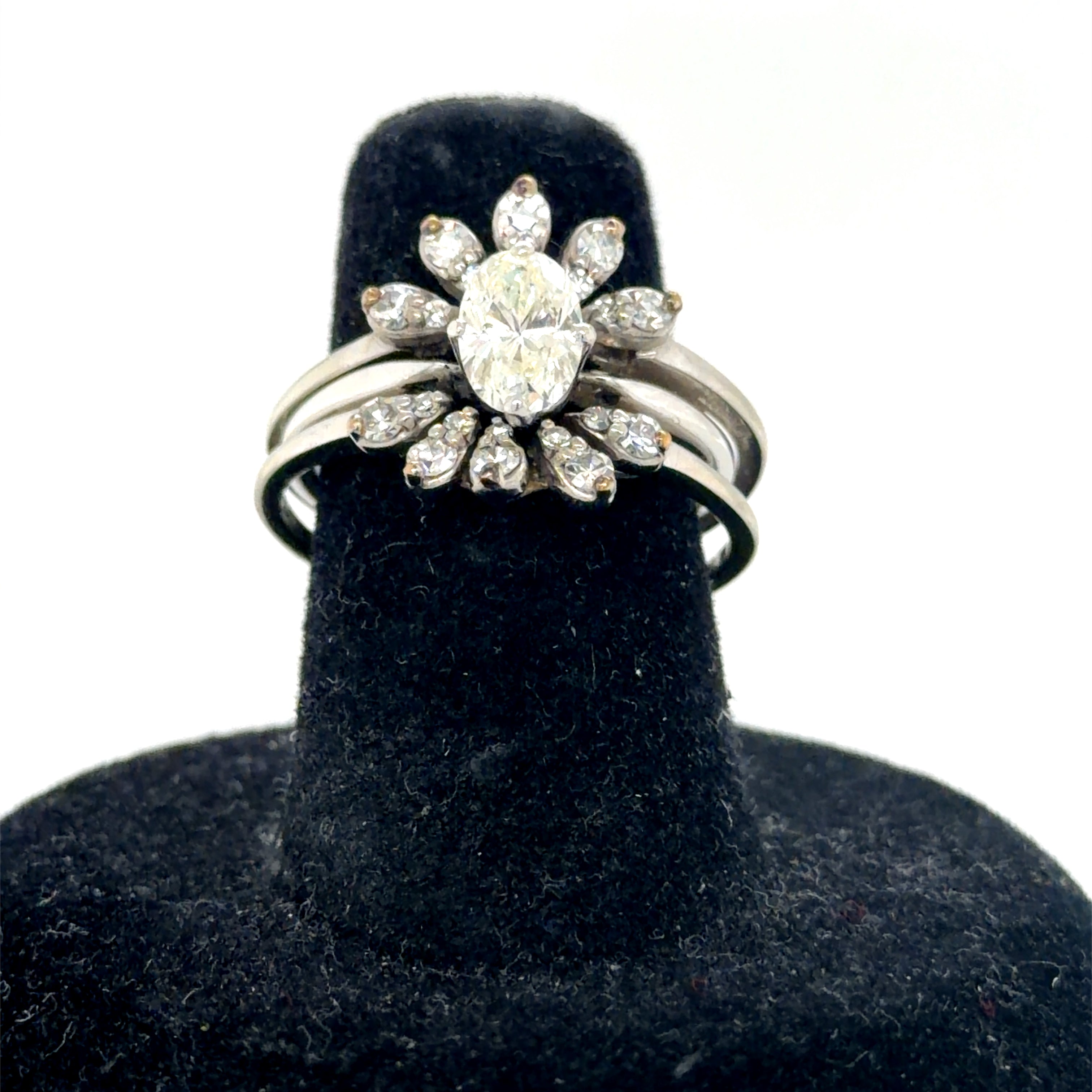 10k White Gold Solitaire Oval Diamond Ring with Guard 0.20ct 4.3g