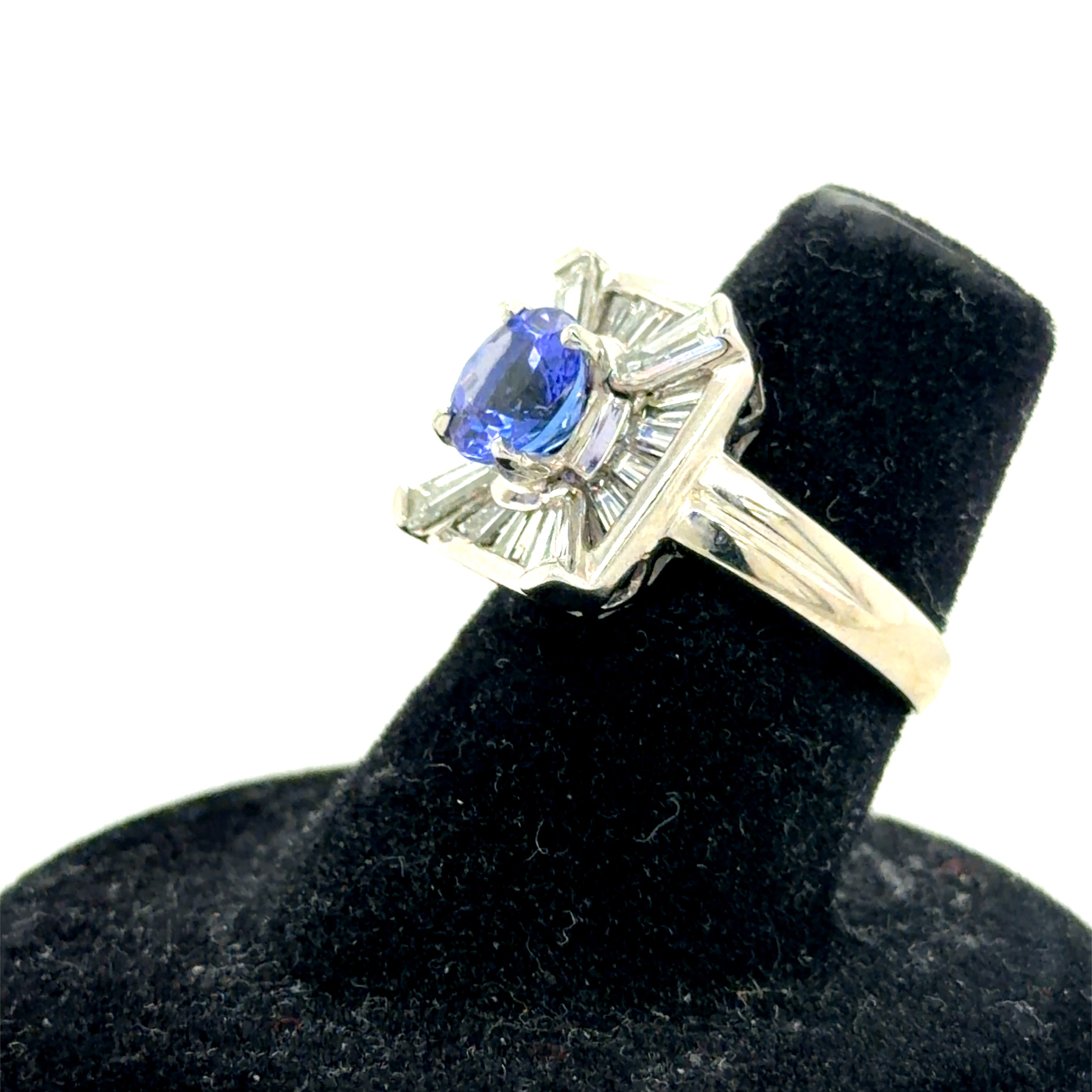14k White Gold Tanzanite Diamond Ring 4.6g