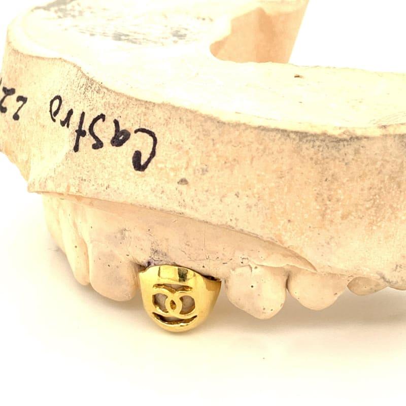 1pc Gold Chanel Open Face Top Fang Grillz - Seattle Gold Grillz