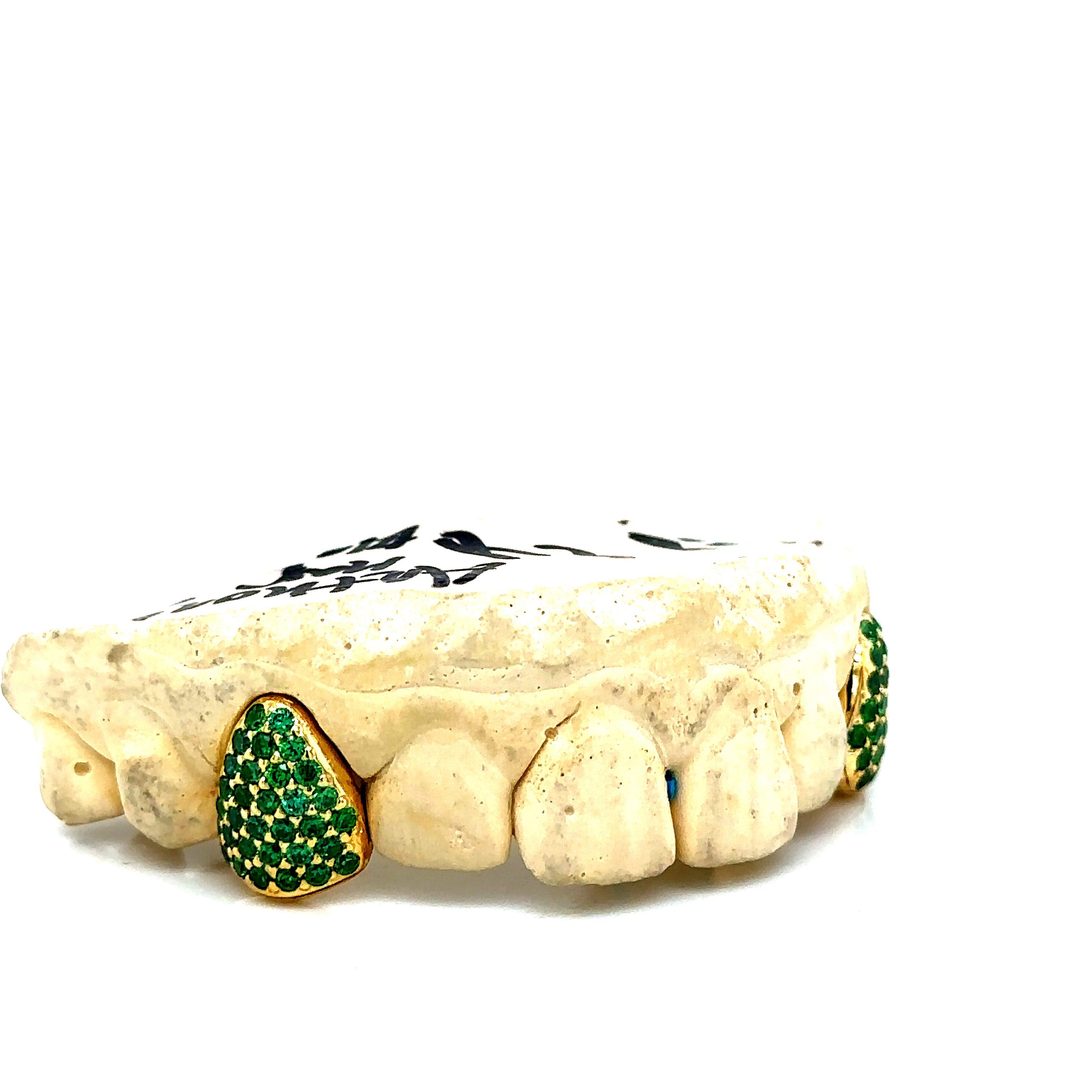 2pc Gold Emerald Flooded Top Fangs