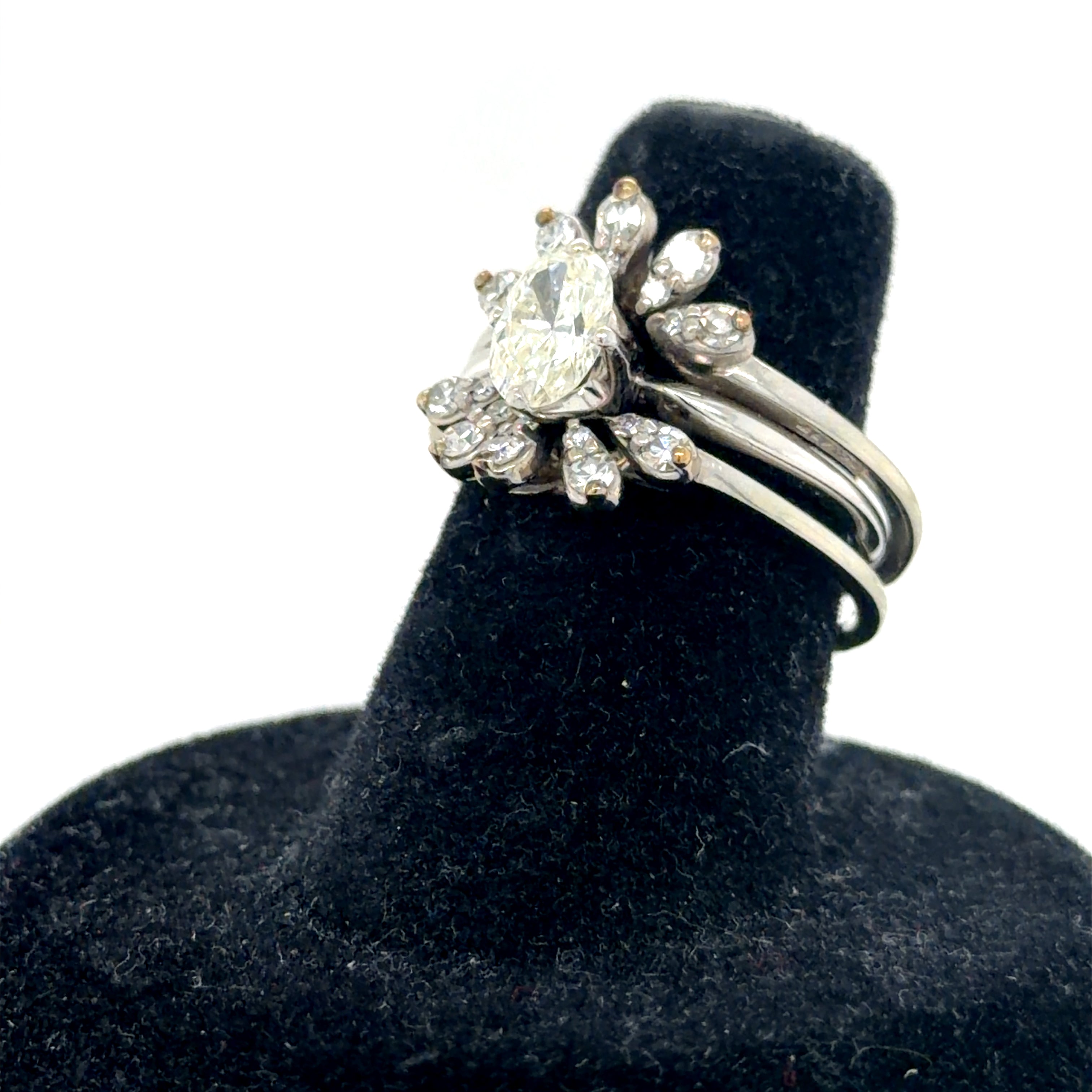 10k White Gold Solitaire Oval Diamond Ring with Guard 0.20ct 4.3g