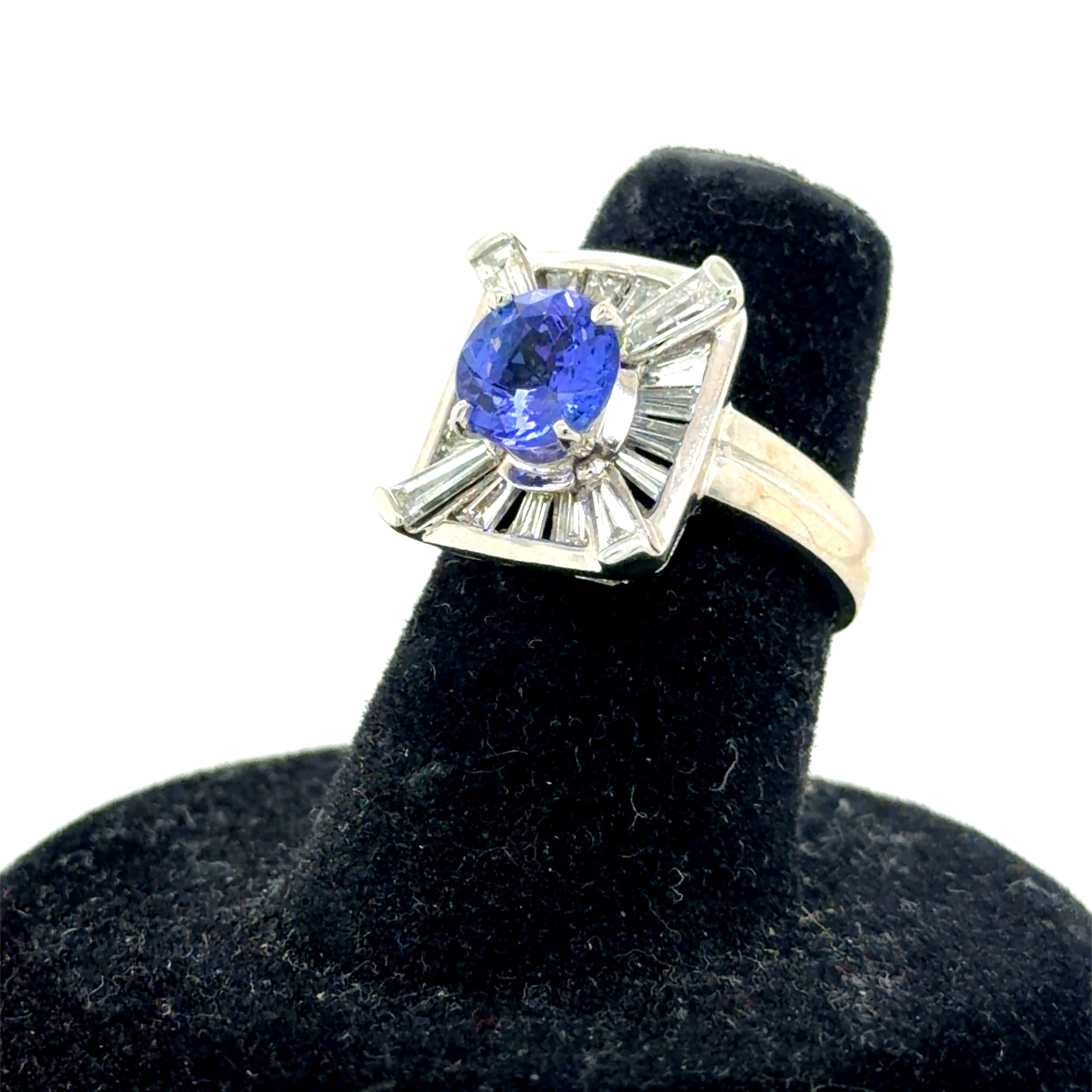 14k White Gold Tanzanite Diamond Ring 4.6g