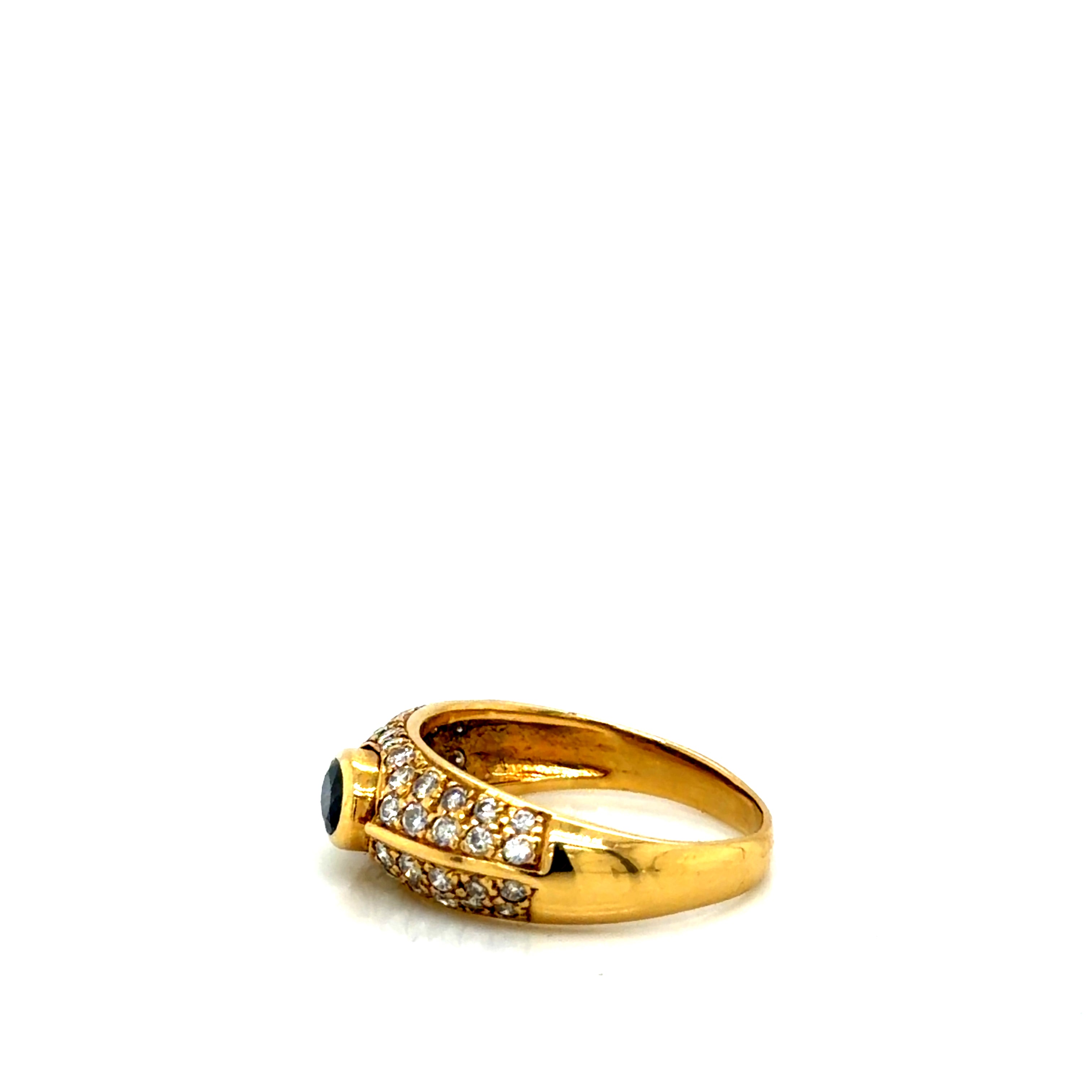 18k Gold Oval Sapphire Diamond Ring 3.4g