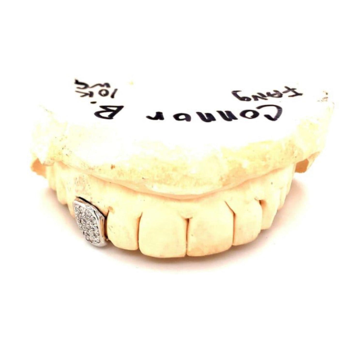 Single Diamond Top Fang Grillz - Seattle Gold Grillz